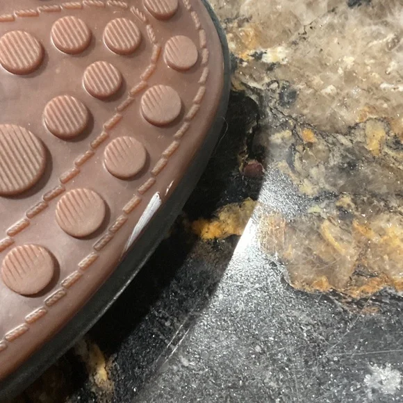 Vionic Virginia Women's Classic Black Leather Loafers - Picture 6 of 8